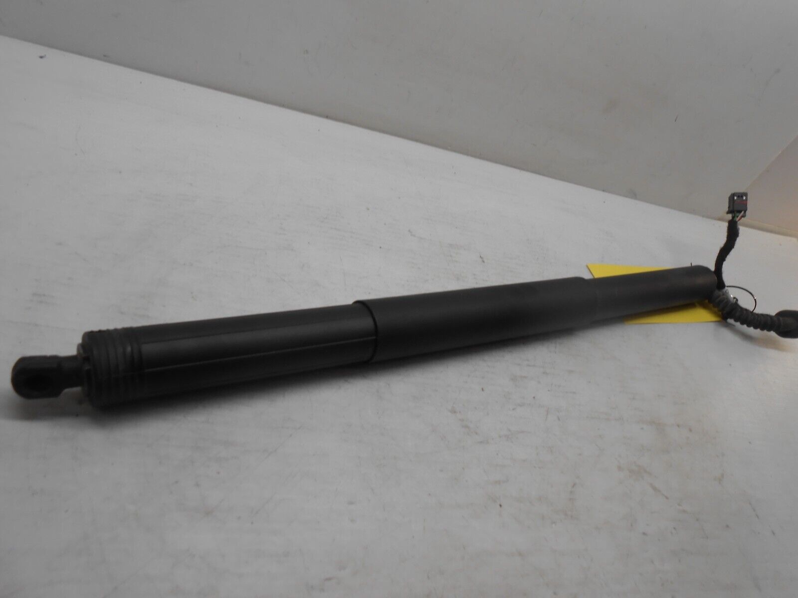 2018 Audi Q5 Tailgate Power Shock OEM 80A827851A CL0264 2018 Audi Q5 Tailgate Power Shock OEM 80A827851A CL0264
