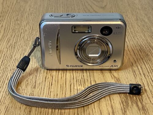 Fujifilm FinePix A345 Digital Camera *Works but Read Fujifilm FinePix A345 Digital Camera *Works but Read