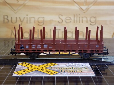 HO ROCO 2-axle Flatcar w/20 stakes DB 400331 (R101736)