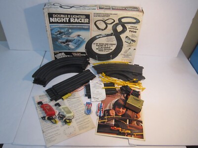 Vintage 1976 TYCO Double 8 Lighted Night Racer In Box with Original Slot Cars