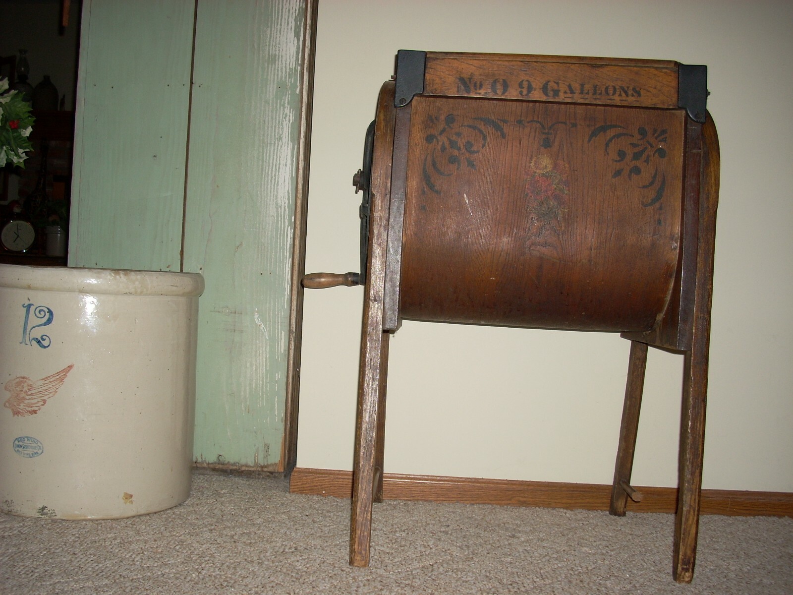 ANTIQUE WOODEN PRIMITIVE BUTTER CHURN