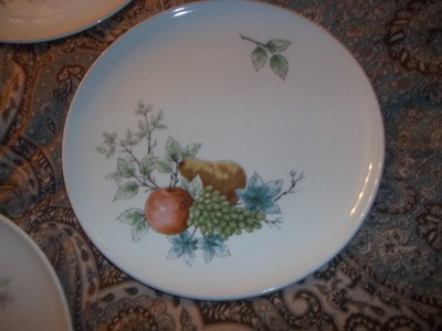 SYRACUSE CHINA WAYSIDE PATTERN FRUIT DINNER PLATES  SET OF 4