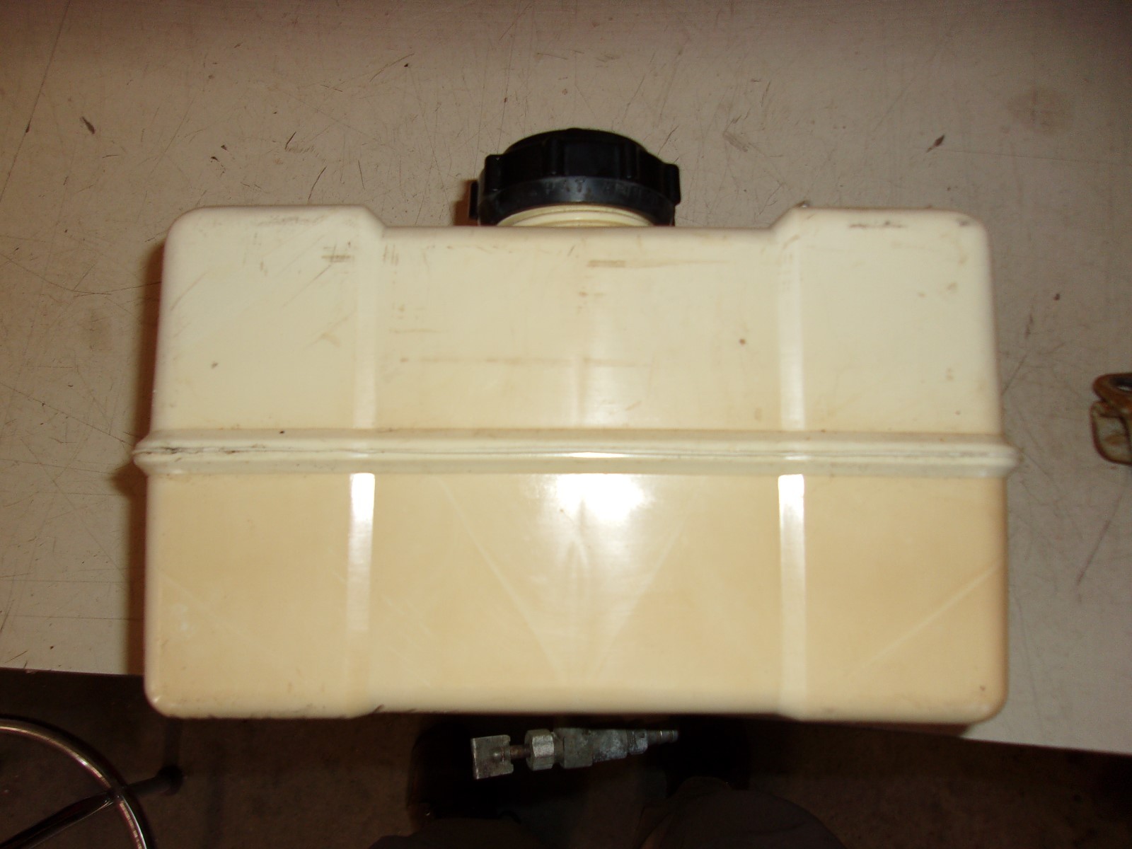 Simplicity 860E fuel tank with brackets and shut off