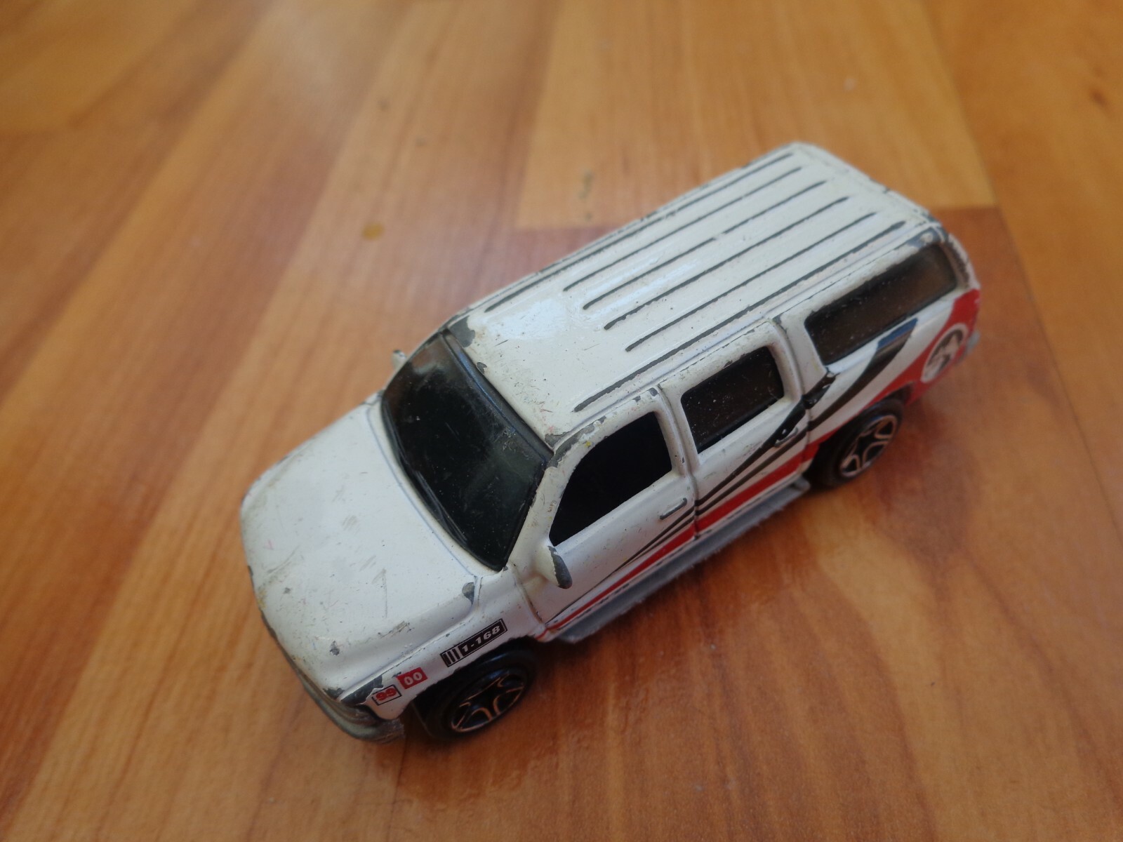 ミニカー CHEVY SUBURBAN/THE 2000 McDonald's Matchbox 2000 Chevrolet Suburban weiß 