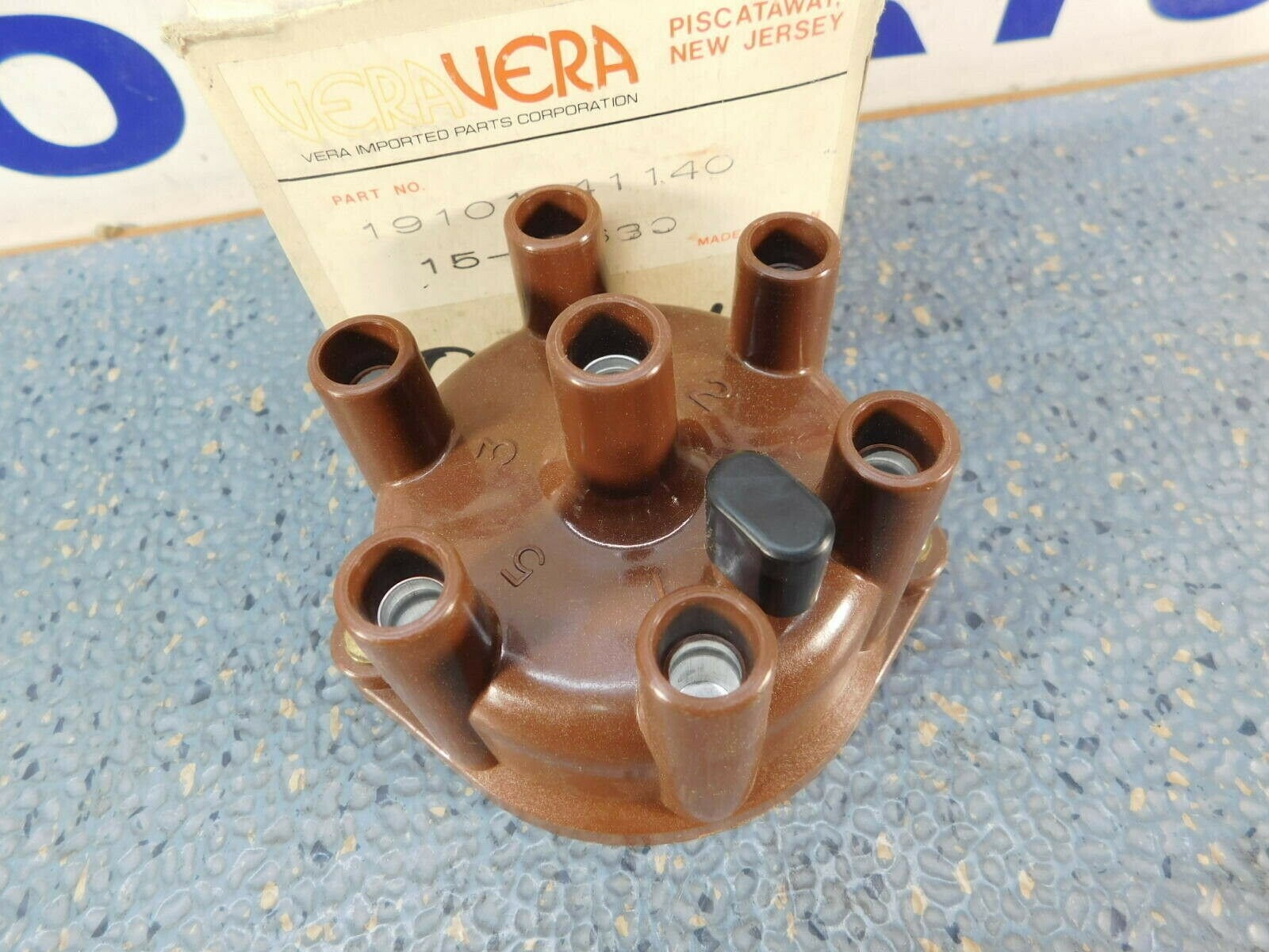 1/4 1枚 Toyota Cressida 4M Distributor Cap ref 19101-41140 1978-1979