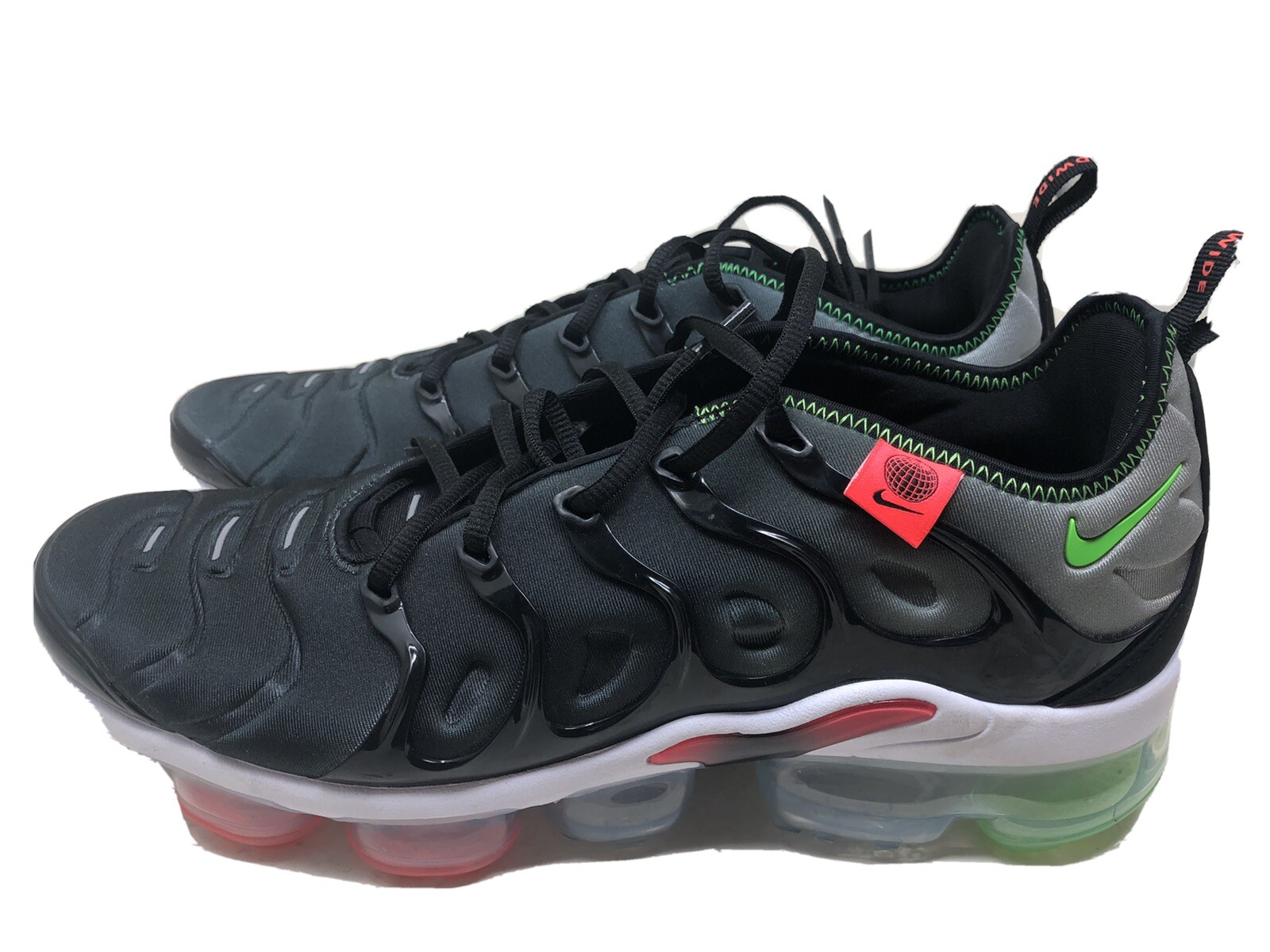 New AIR VAPORMAX PLUS 'WORLDWIDE PACK 