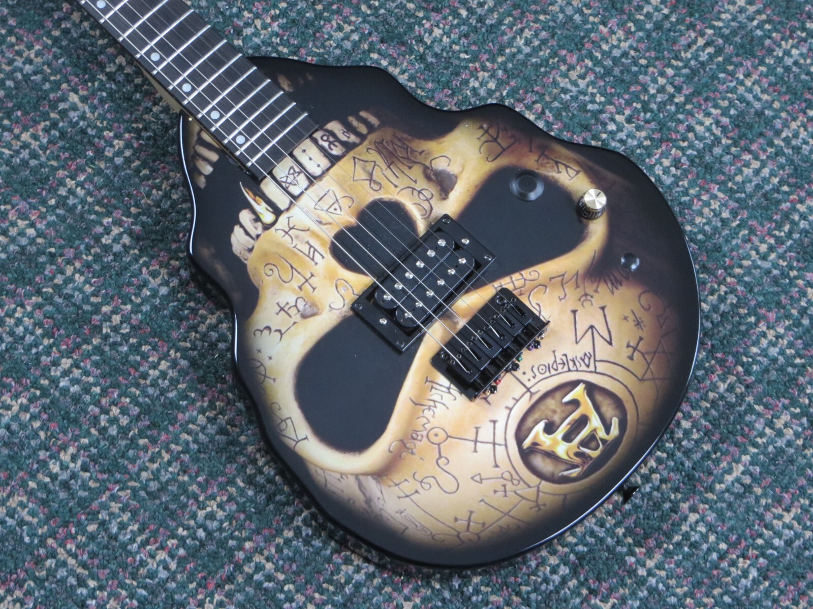エレキギターのbody、neck Custom Special Shaped Electric Guitar Black Solid Body FR