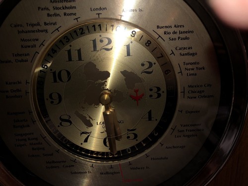 Lord King Quartz World Clock W/ Moving Jet Second Hand In Wood Mantle Case