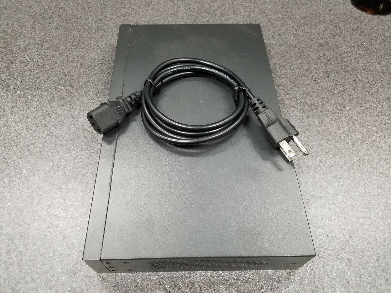 TP-Link TL-SG1016DE 16 Port Gigabit Switch With Power Cord