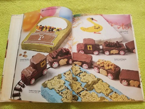 Lot of 2 Vintage Cake Cookbooks Creative Cake Decorating & The Good Cook Cakes