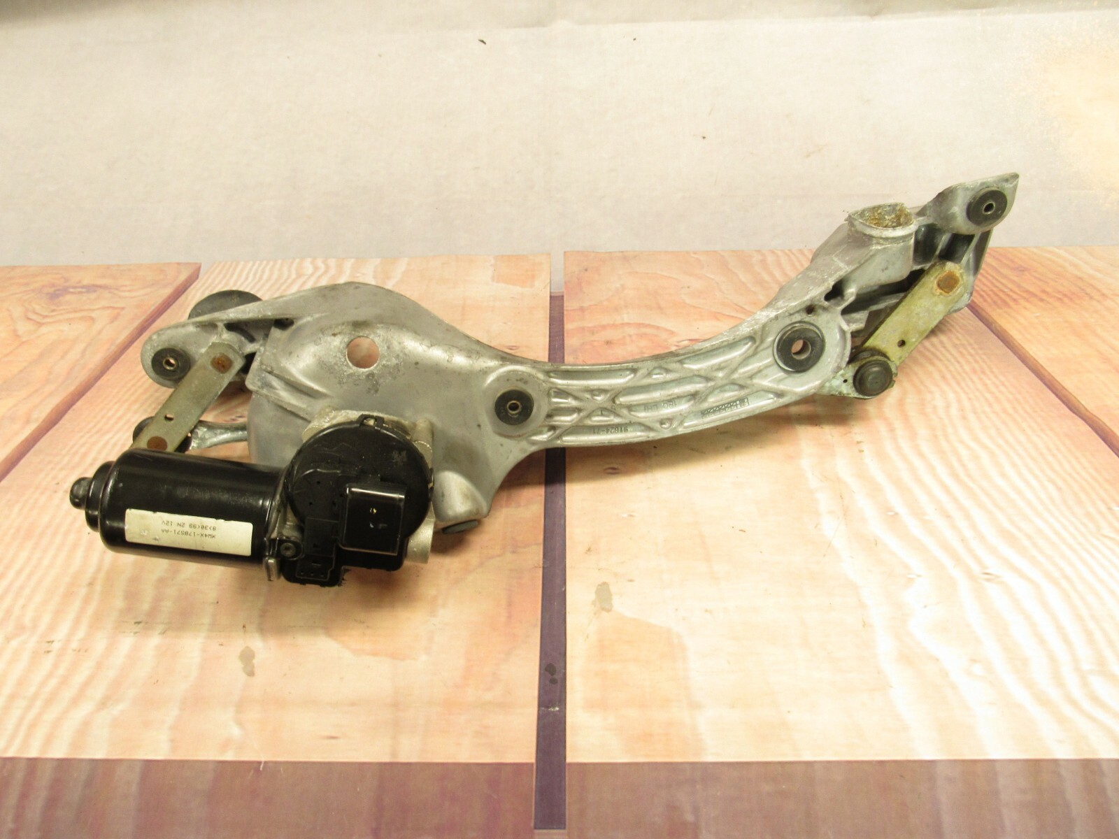 2000 2008 Jaguar Stype Windshield Wiper Motor Bracket 00 02 03 04