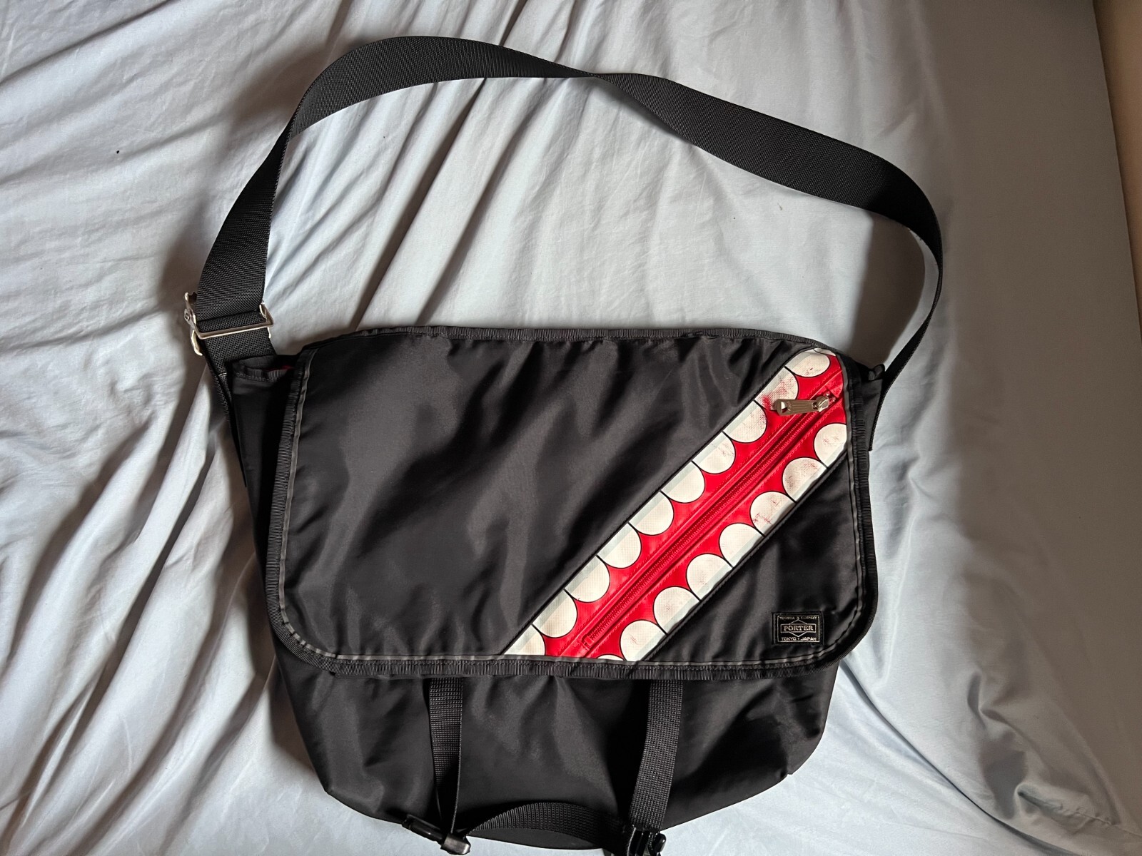Porter x Kaws Gallery 1950 OriginalFake Messenger Bag | eBay Porter x Kaws Gallery 1950 OriginalFake Messenger Bag | eBay