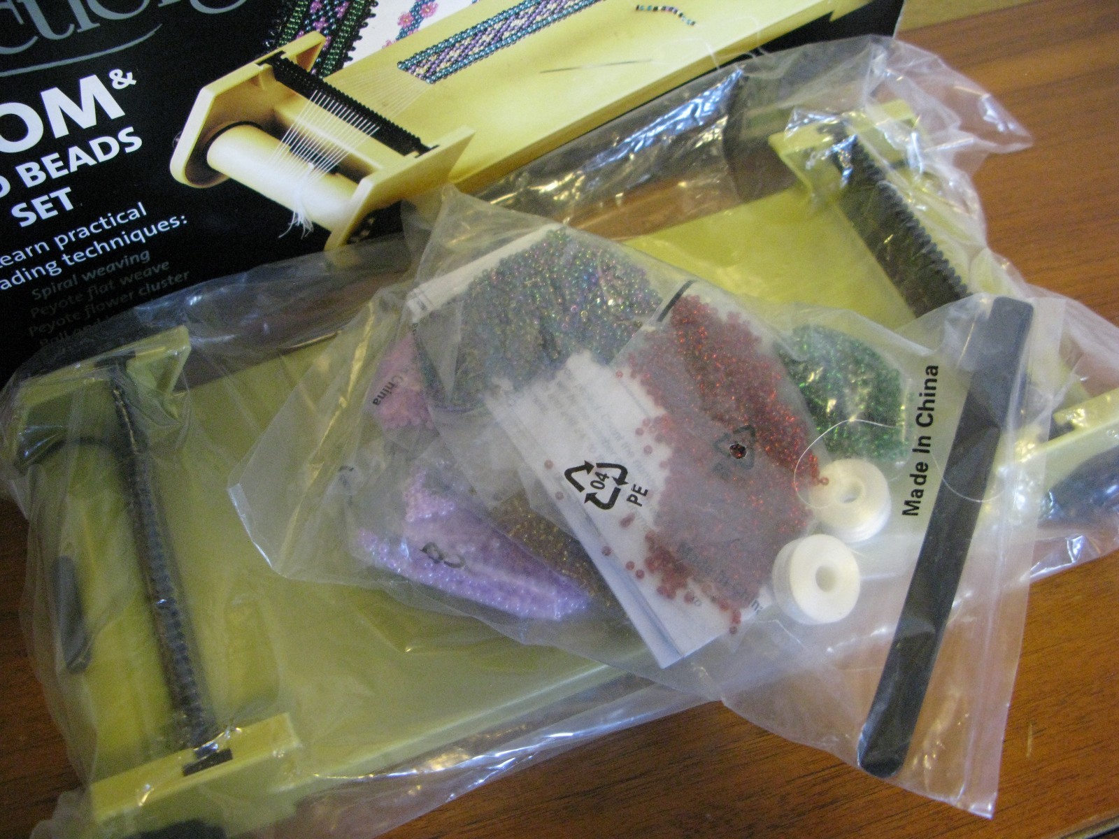 BEADERY  Loom and Seed Bead Set  NEW