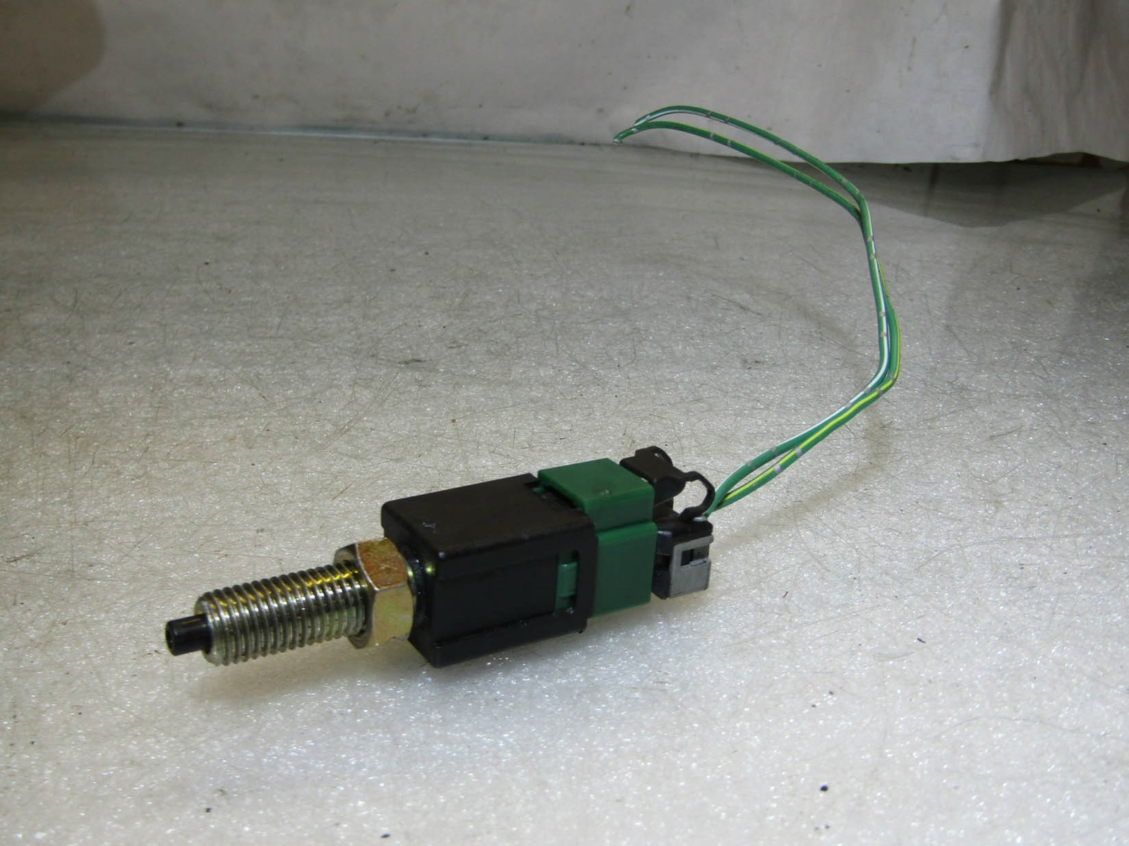 Isuzu Trooper Duty 98-02 3.0 4JX1 brake pedal switch with