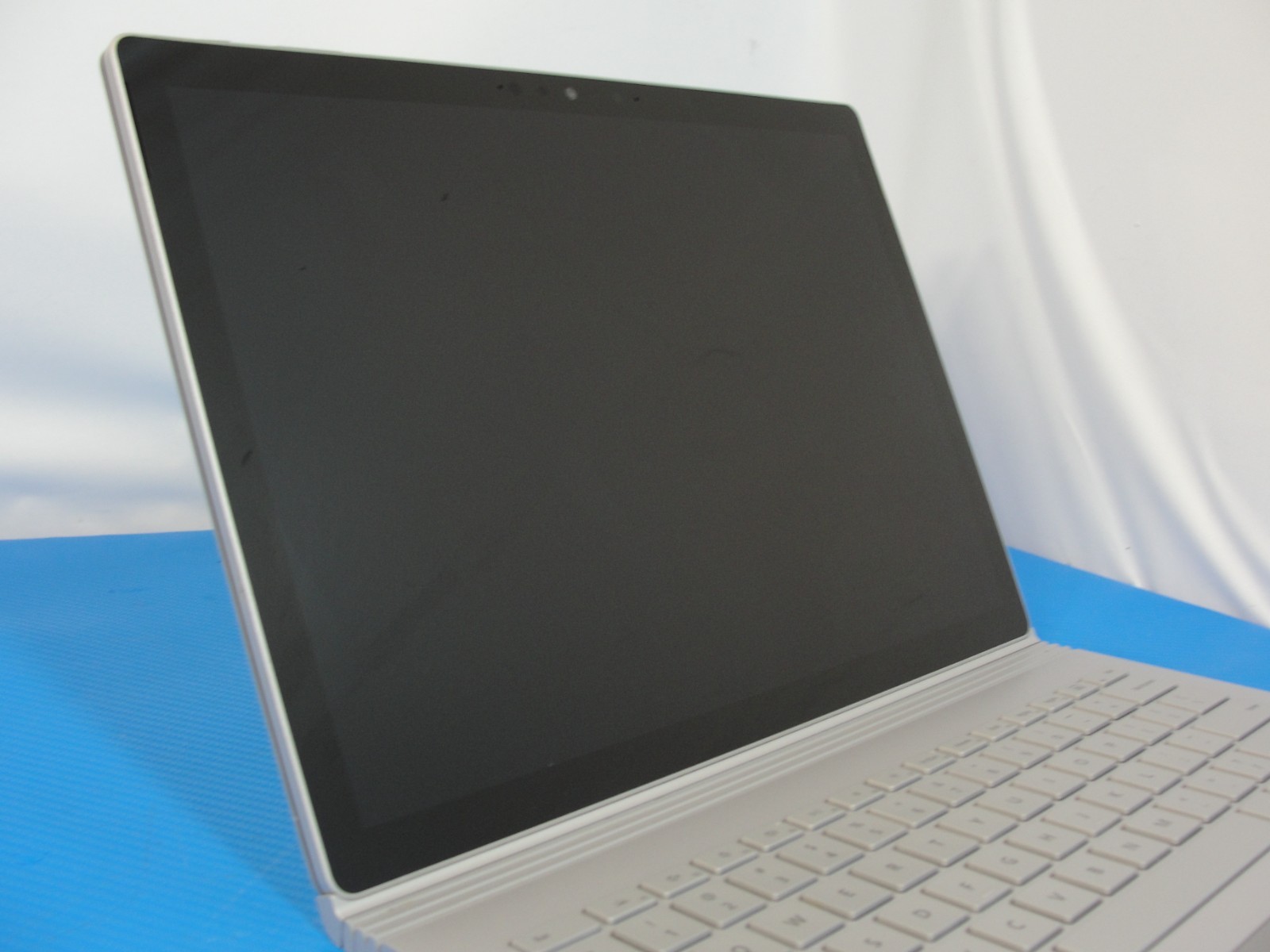 Microsoft Surface Book 3 13.5" i5-1035G7 8GB RAM 256GB SSD (For Parts) - Thumbnail 8