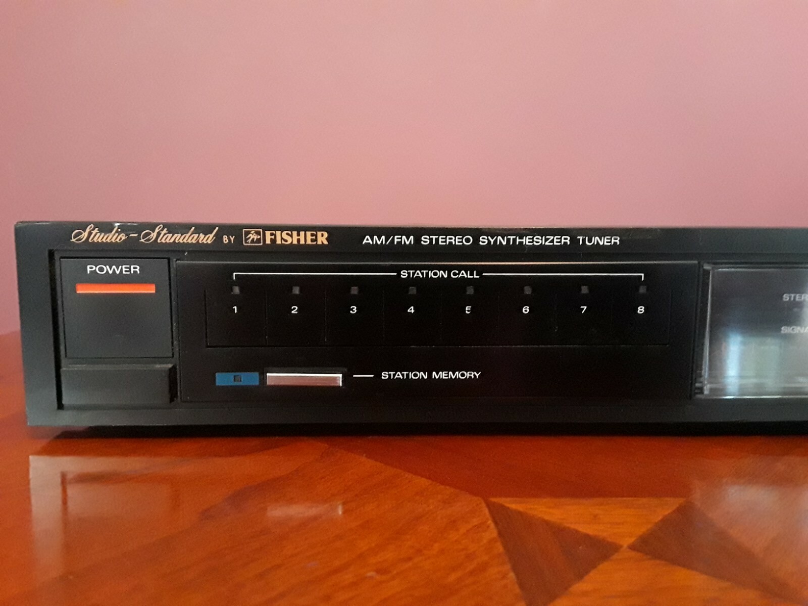 Vintage Fisher FM-273 AM/FM Stereo Synthesizer Tuner