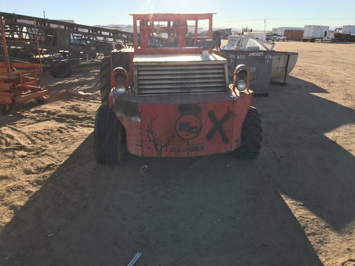 8000 lbs. capacity pneumatic tire forklift