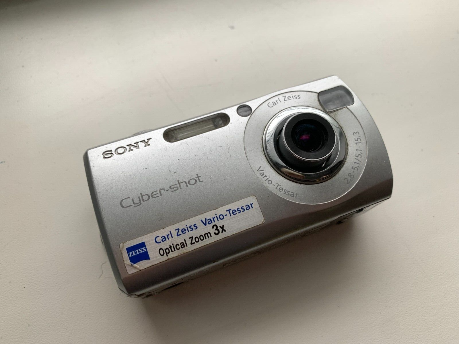 Sony Cyber-shot DSC-810 シルバー Sony Cyber-shot DSC-W150 (Silver) 8.1-megapixel digital