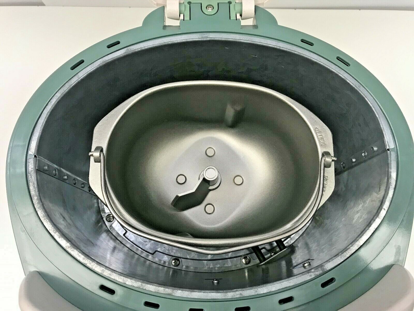 West Bend Just For Dinner Bread Maker Small  Perfect Loaf in 45 Minutes 41077