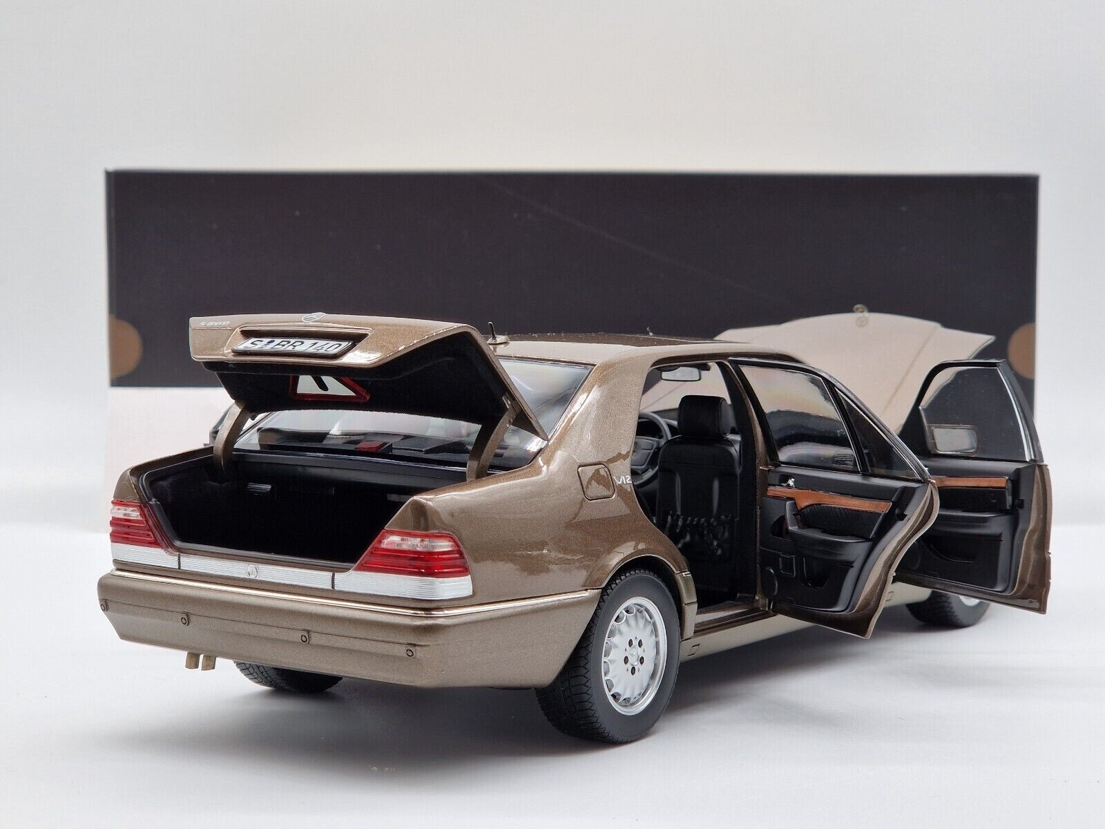 1/24メルセデス・ベンツSクラス600SEL（レストア品） 1/24メルセデス・ベンツSクラス600SEL（レストア品） - メルカリ