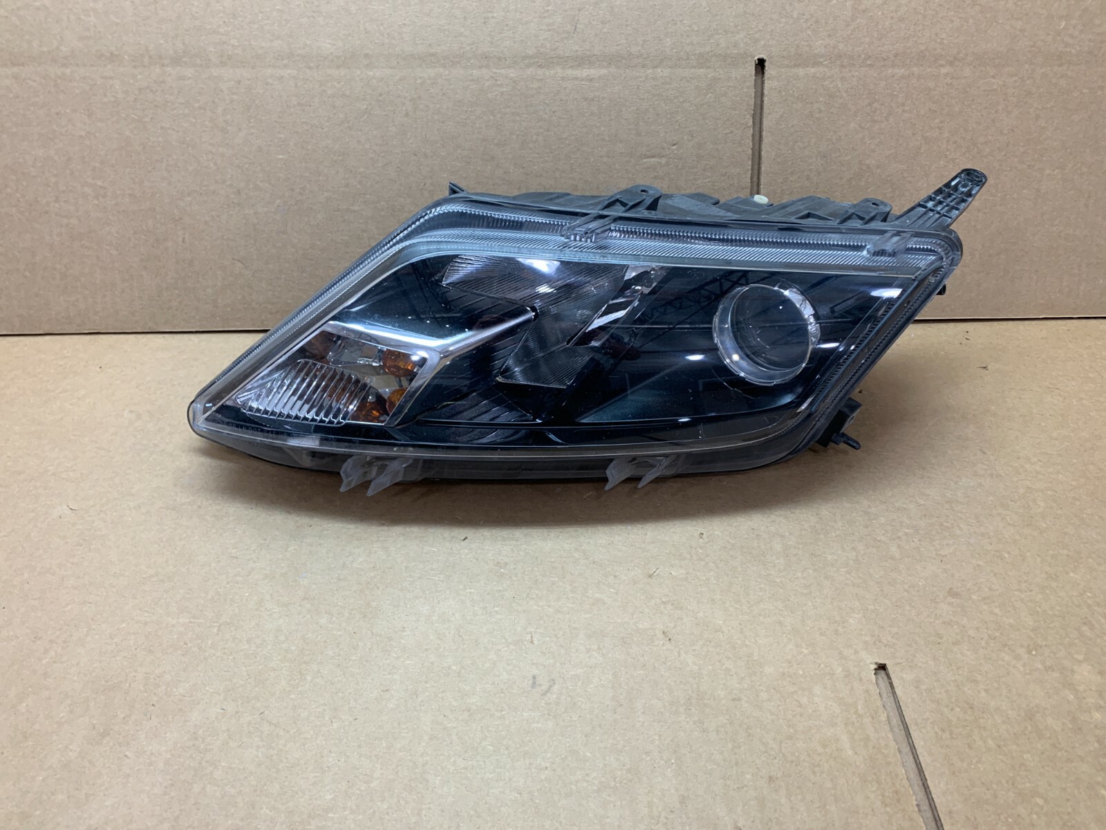 Oem 2010 2011 2012 Ford Fusion Headlight Left Side Lh Used for sale