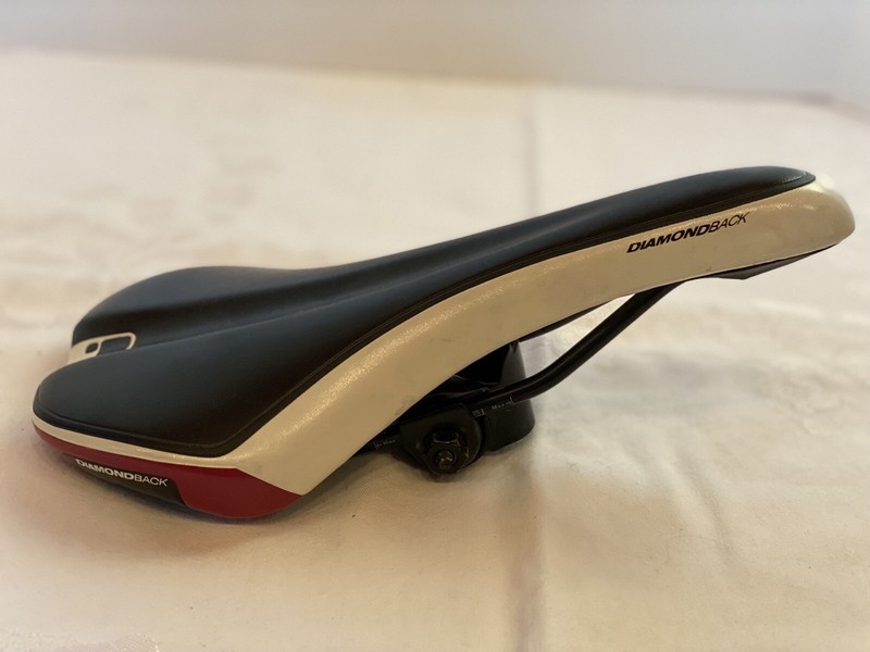 Diamondback Bicyle Bike Seat Saddle White Black Red Cycling
