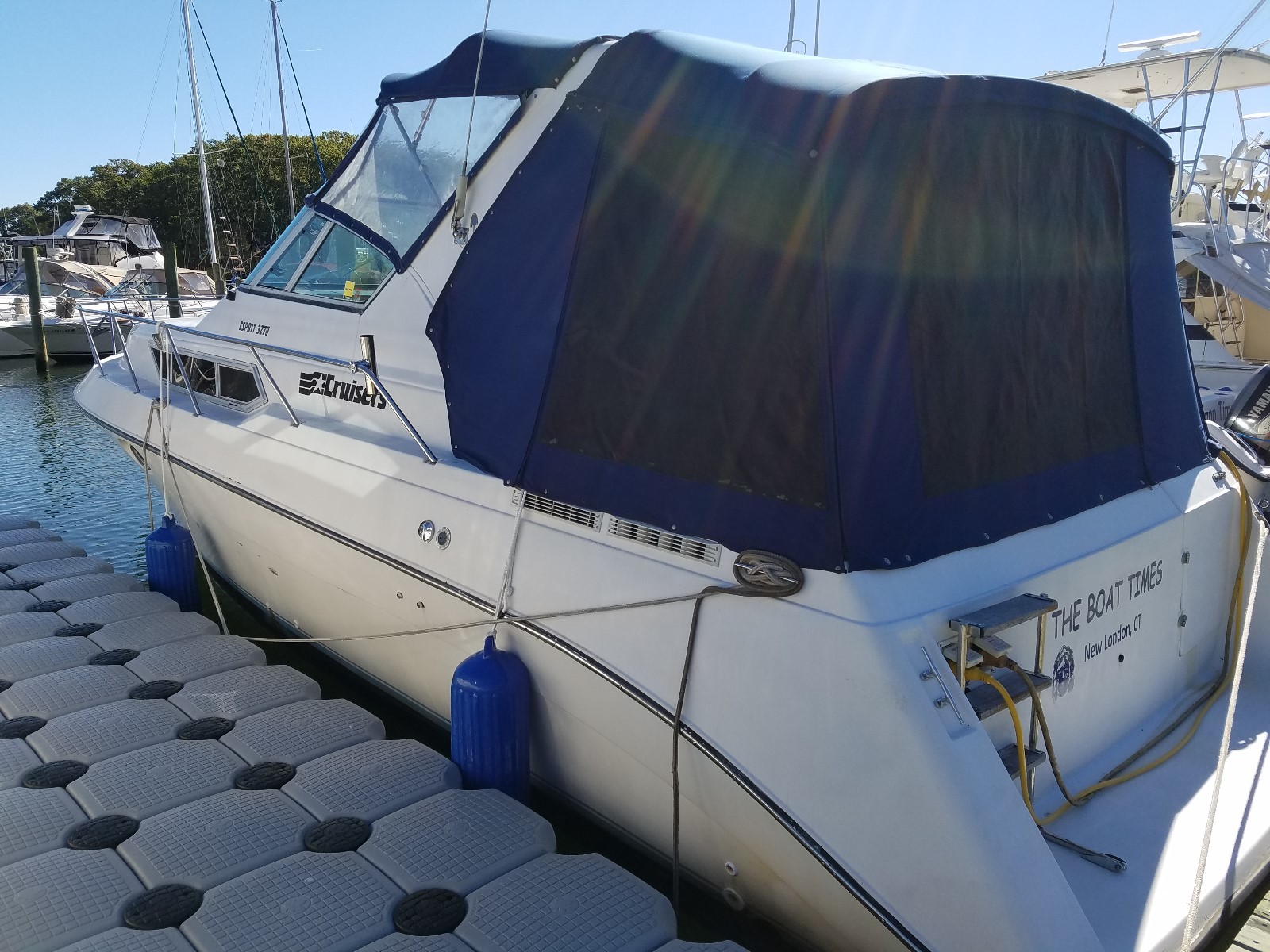 1989 Cruisers, Inc. 3270 Esprite Express Cruiser- in water,slip included!