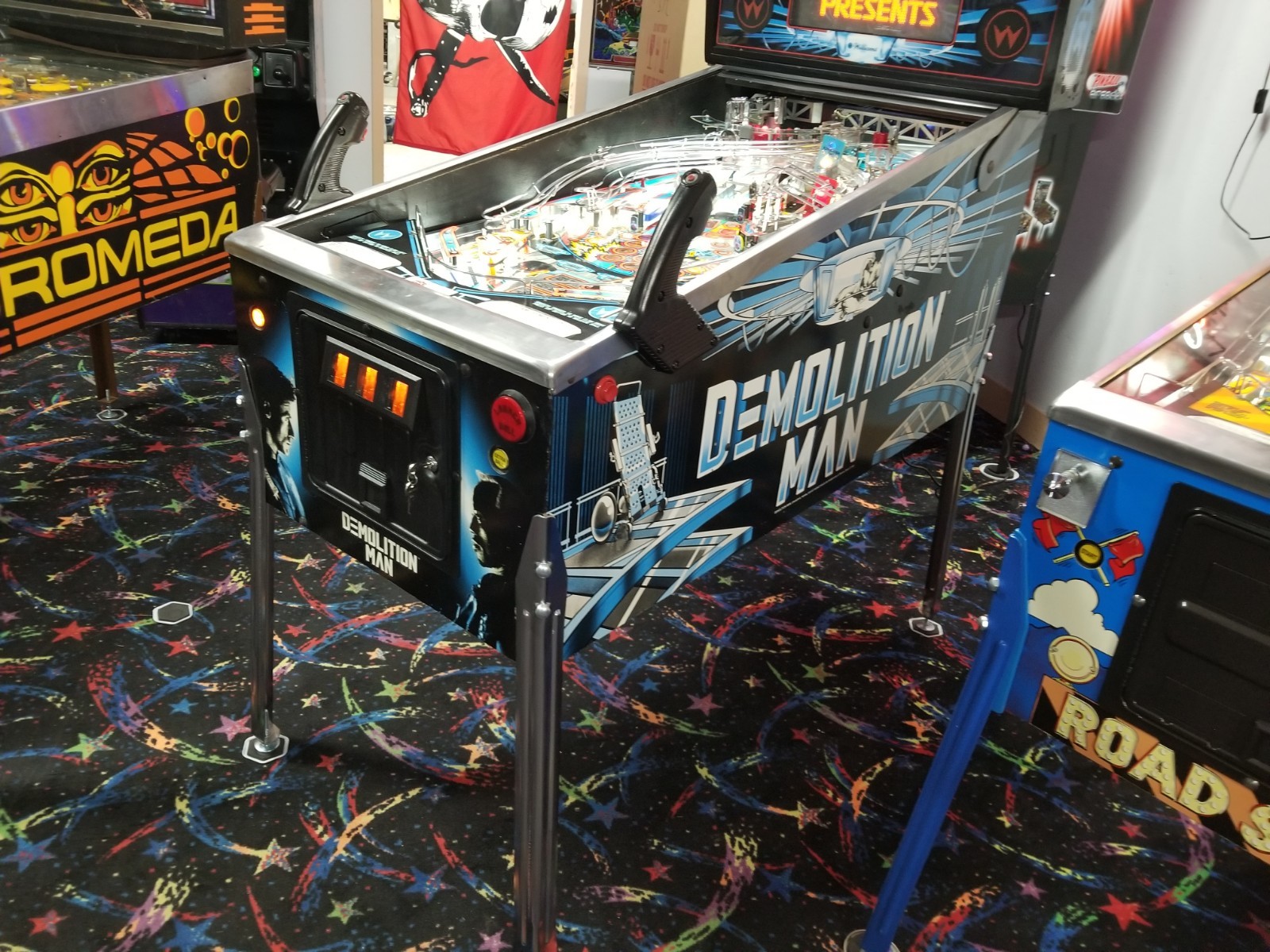 1994 Williams Demolition Man Pinball Machine!