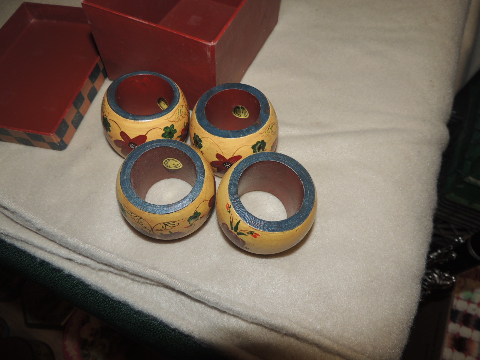 Saparna Napkin Rings Box Set of 4 Hand Painted Folk Art Style FLOWERS NWOT