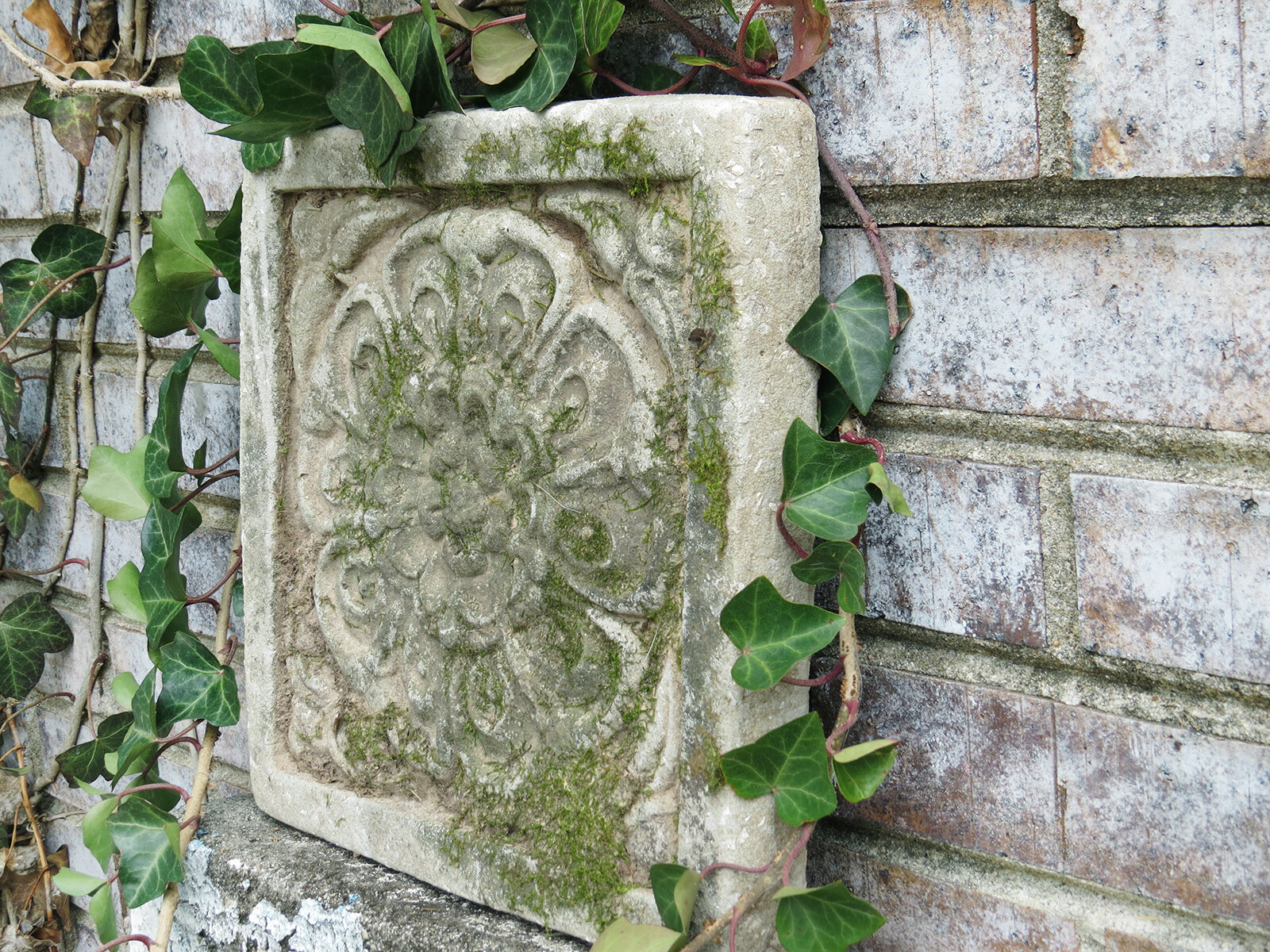 Old Mossy Ornate Garden Square Stepping Stone Wall Tile Concrete Cement