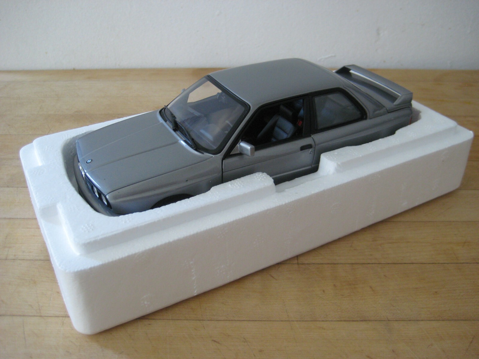ミニカー BMW E30 M3 1/18 1/18 BMW M3 E30 Street Fighter 1990 Blue Diecast Model Car
