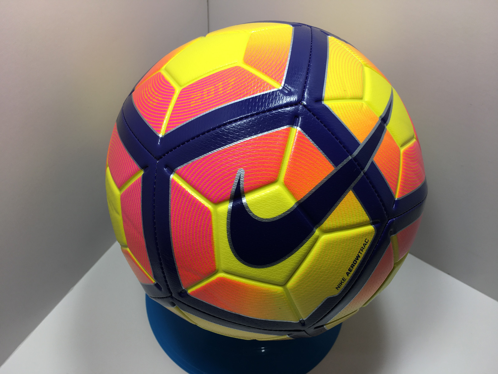 nike strike soccer ball size 5