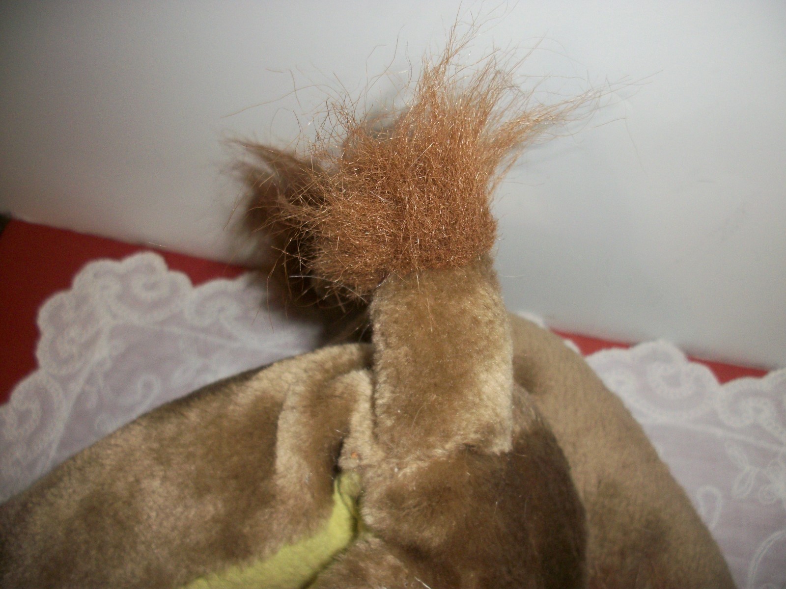 LION KING SLIPPERS, ADULT SIZE 9-10