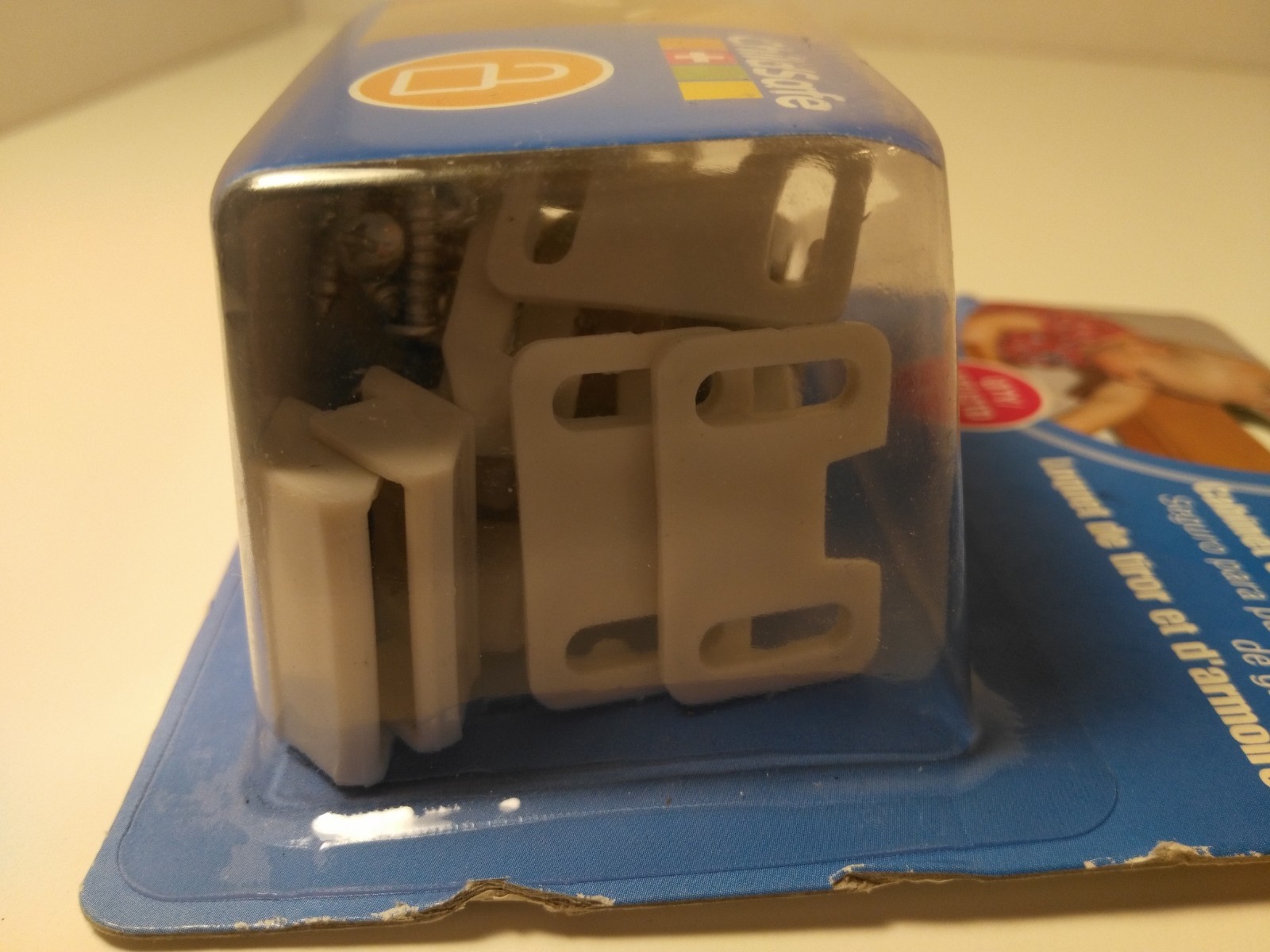 Childsafe S-4462 Cabinet & Drawer Latch 6 pack Brand New Free Shipping