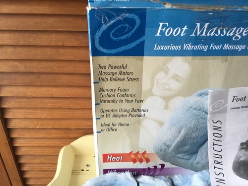 NEW FOOT MASSAGER BLUE FUZZY FUR MATERIAL HEATS & VIBRATES UNUSED XMAS GIFT