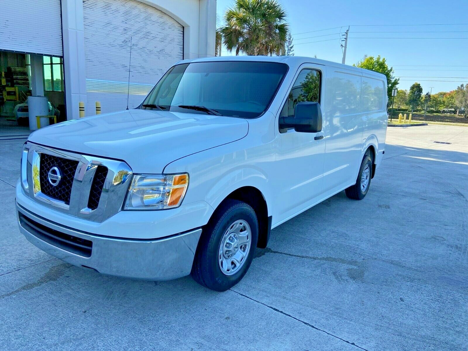 used nissan 2500 cargo vans