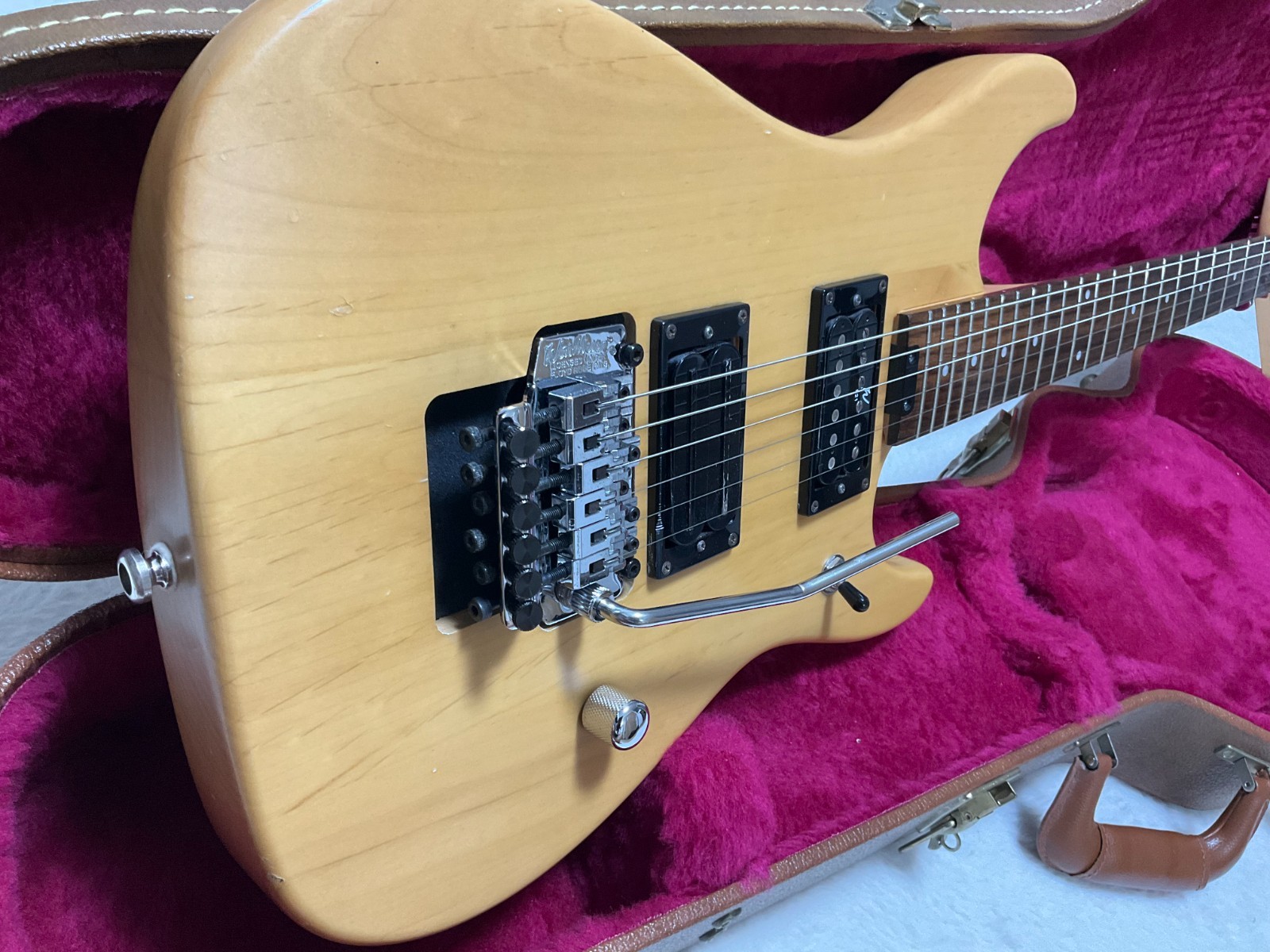 Washburn N2 Nuno Bettencourt Signature Model L-500 w/Soft