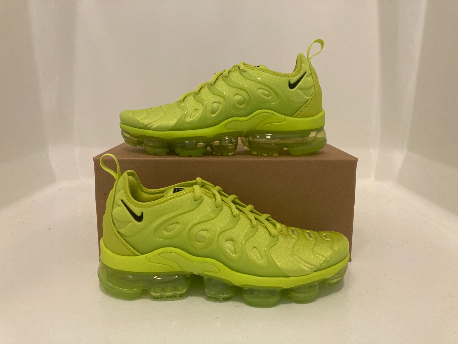 Nike WMNS Air VaporMax Plus Tennis Ball Volt Neon Green Nike WMNS Air VaporMax Plus Tennis Ball Volt Neon Green
