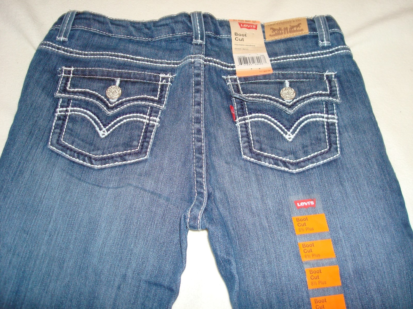 Girl  Levis Boot Cut Leg, Medium Wash, Stretch Jeans 12 1/2 Plus  NWT