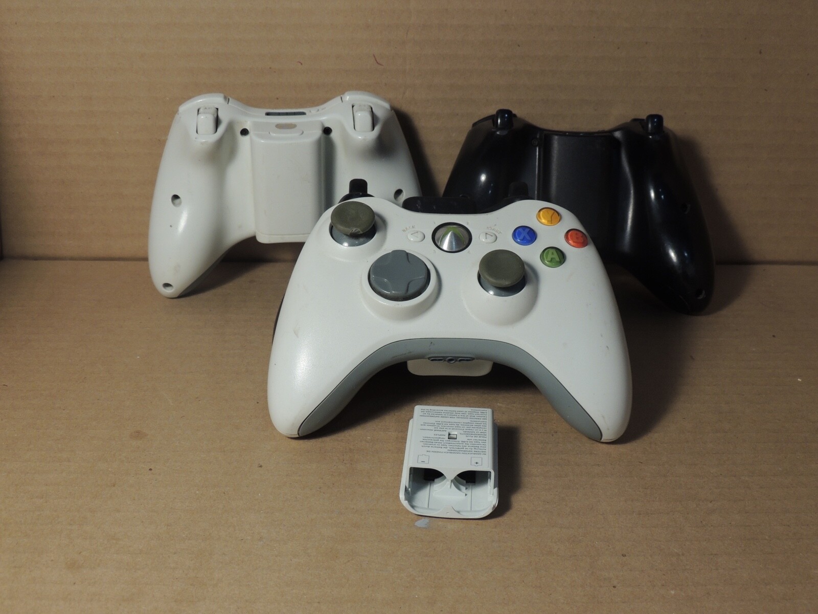 AS IS Lot of 4 XBOX 360 controllers READ