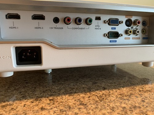 Benq w1070 Projector