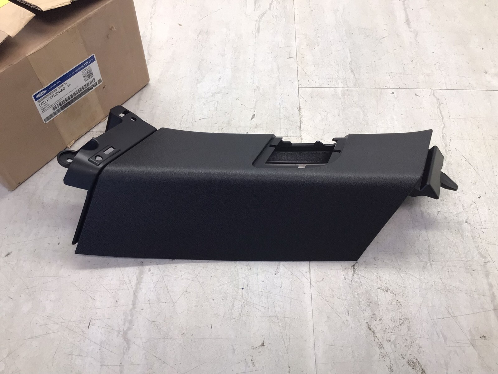 2020-2022 Lincoln Aviator OEM Passenger Side Pillar Trim LC5Z-7831004-AD
