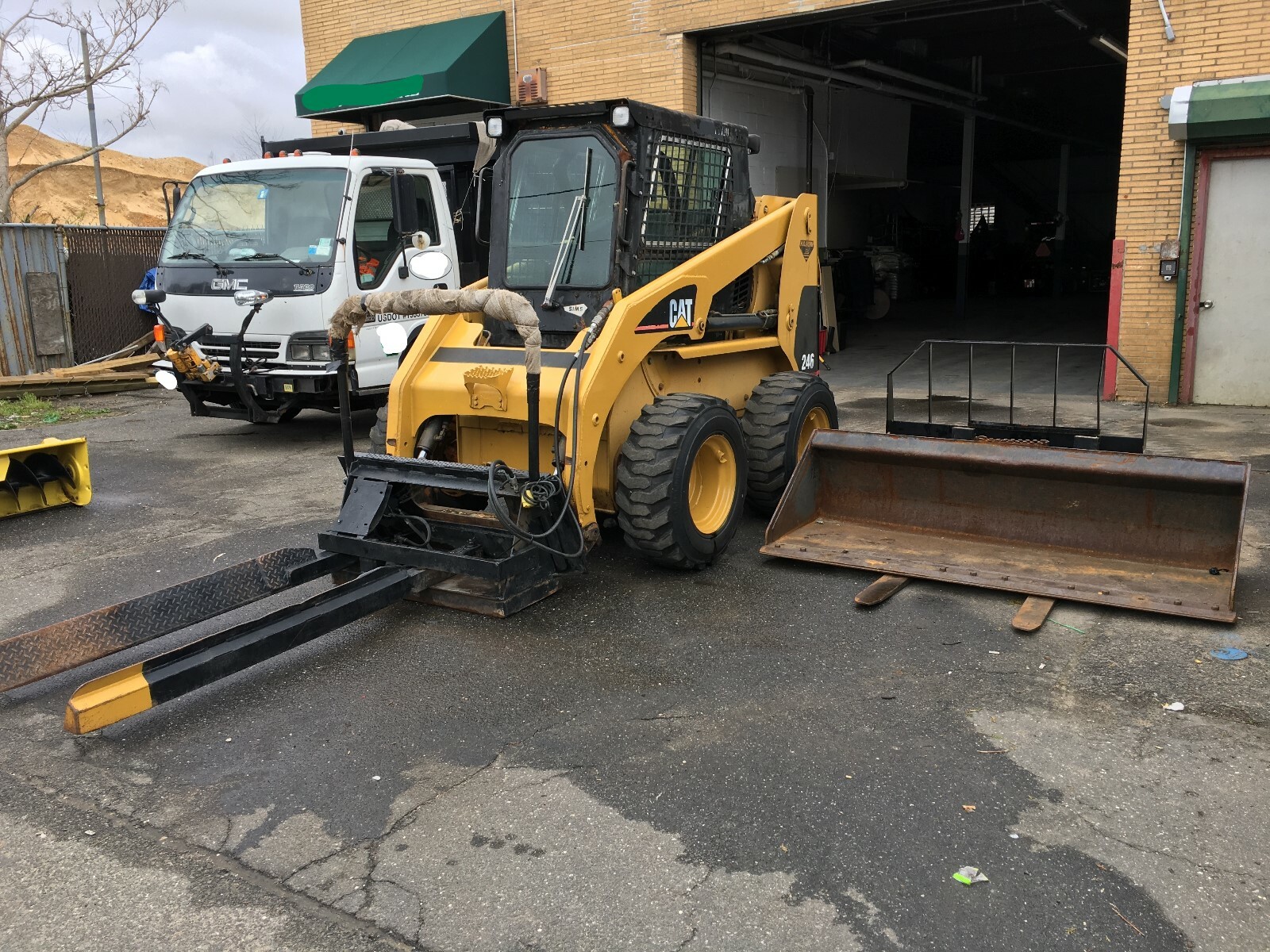 Cat skid steer loader 246