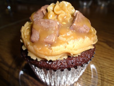 ULTIMATE HOMEMADE SNICKERS CUPCAKES (1 DOZEN)