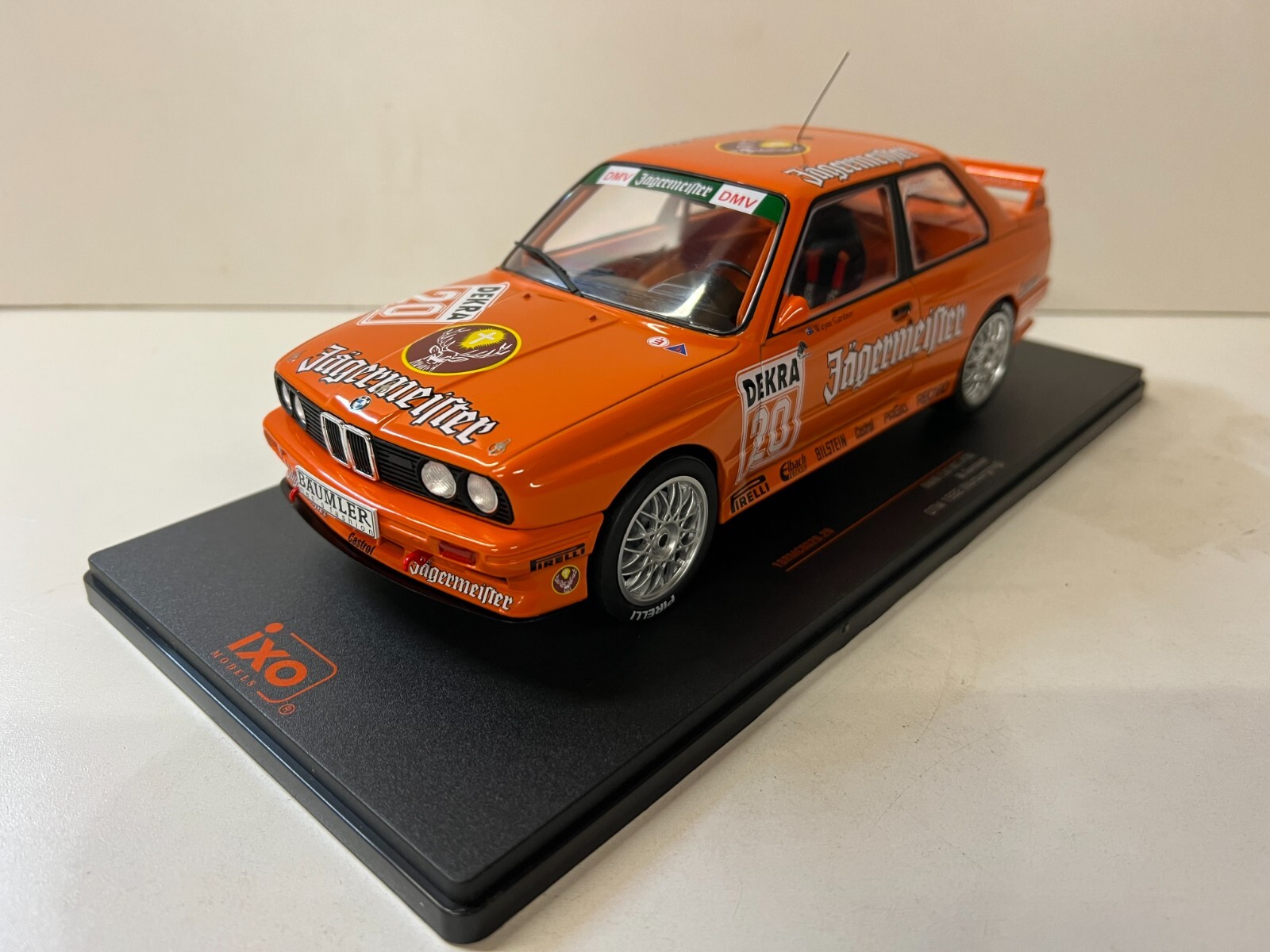 自動車 1/18 E30 BMW M3 W.Gardner DTM 1992 BMW E30 M3, #20 W. Gardner, DTM Nürburgring 1992, IXO 1:18 1