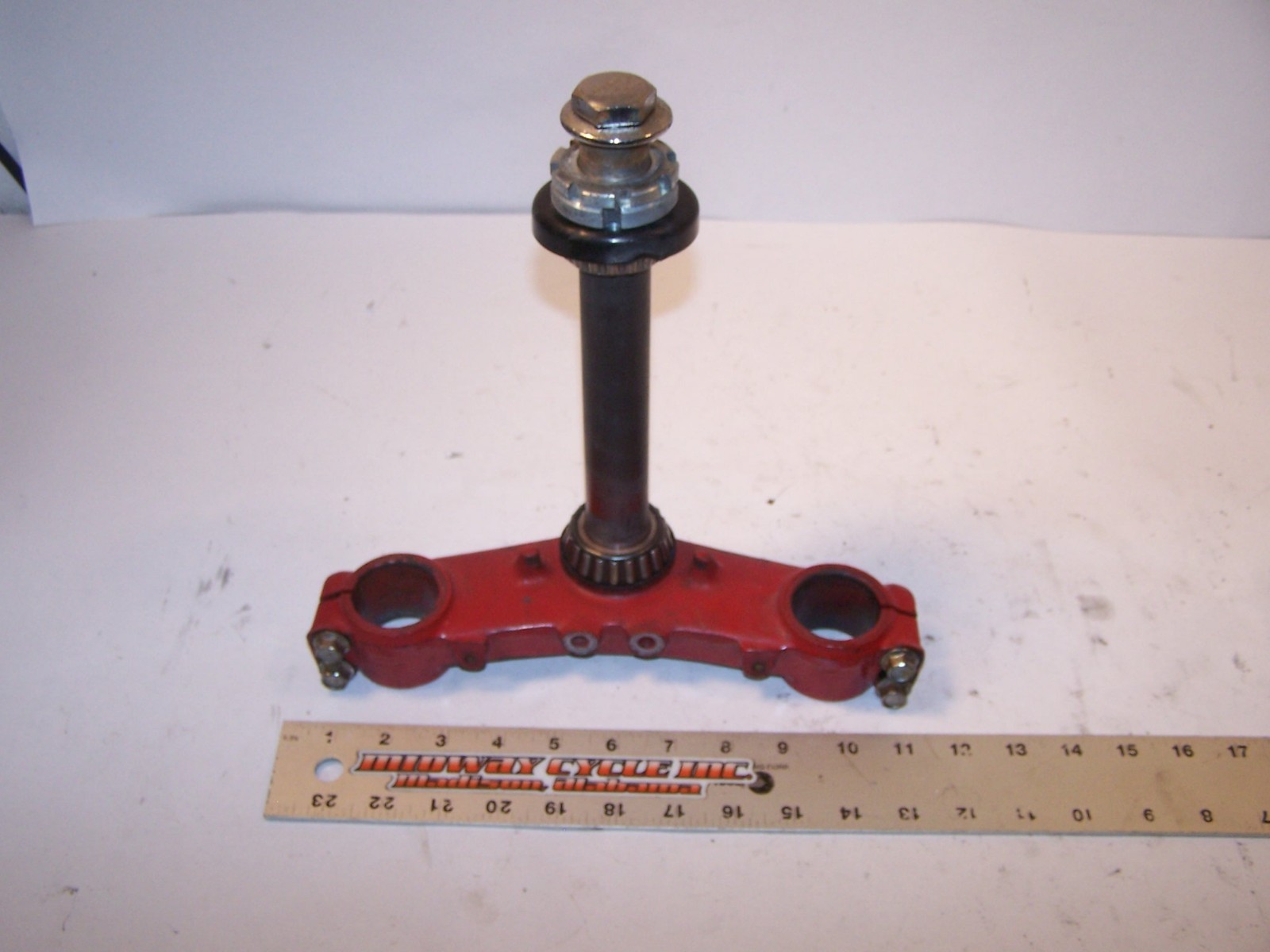 たて KAWASAKI KZ1000 LOWER STEERING STEM TRIPLE TREE 44037-1019