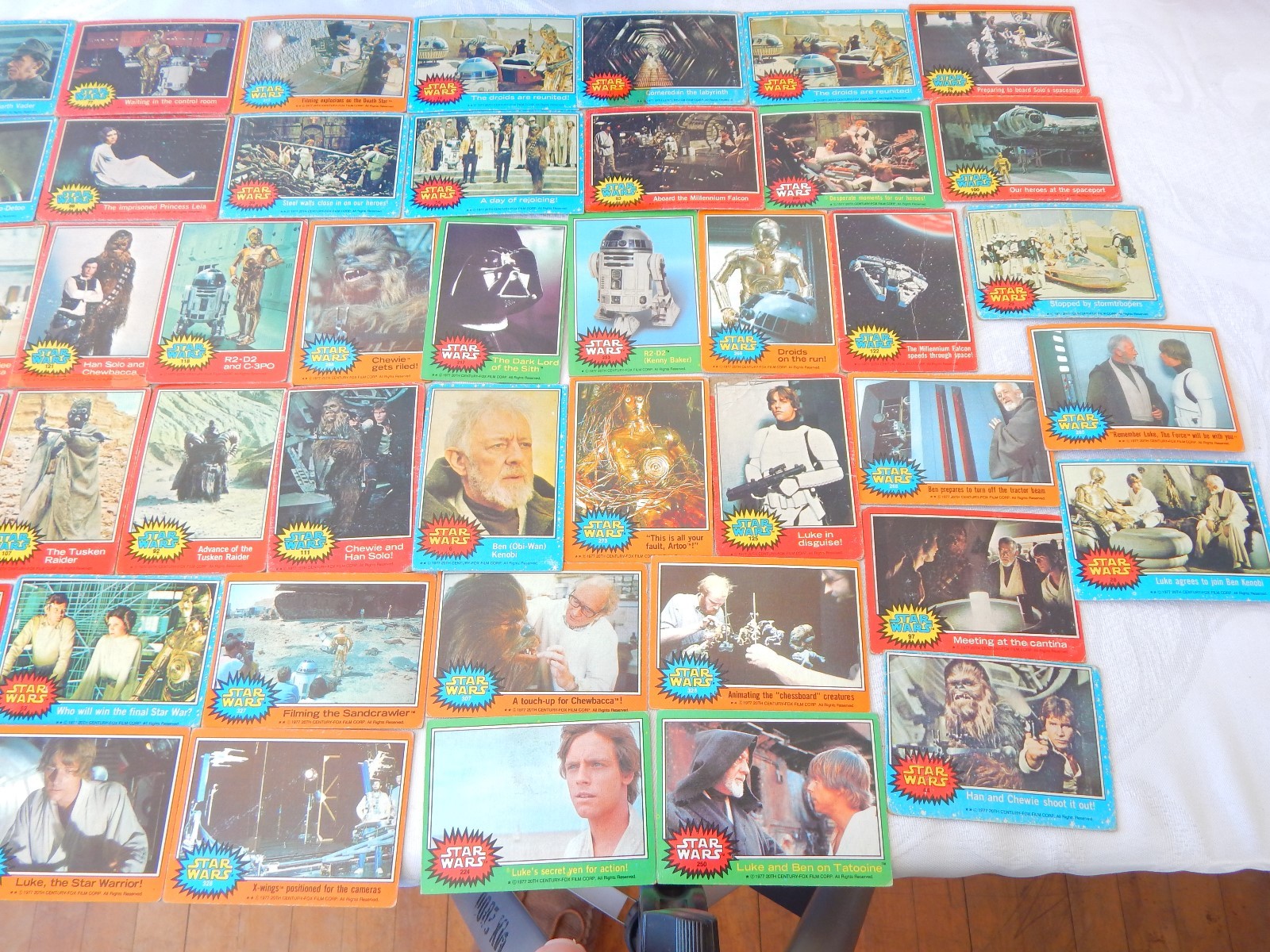 STAR WARS MEMORABILIA LOT - Big Book Comic, 8 figures, 247 cards