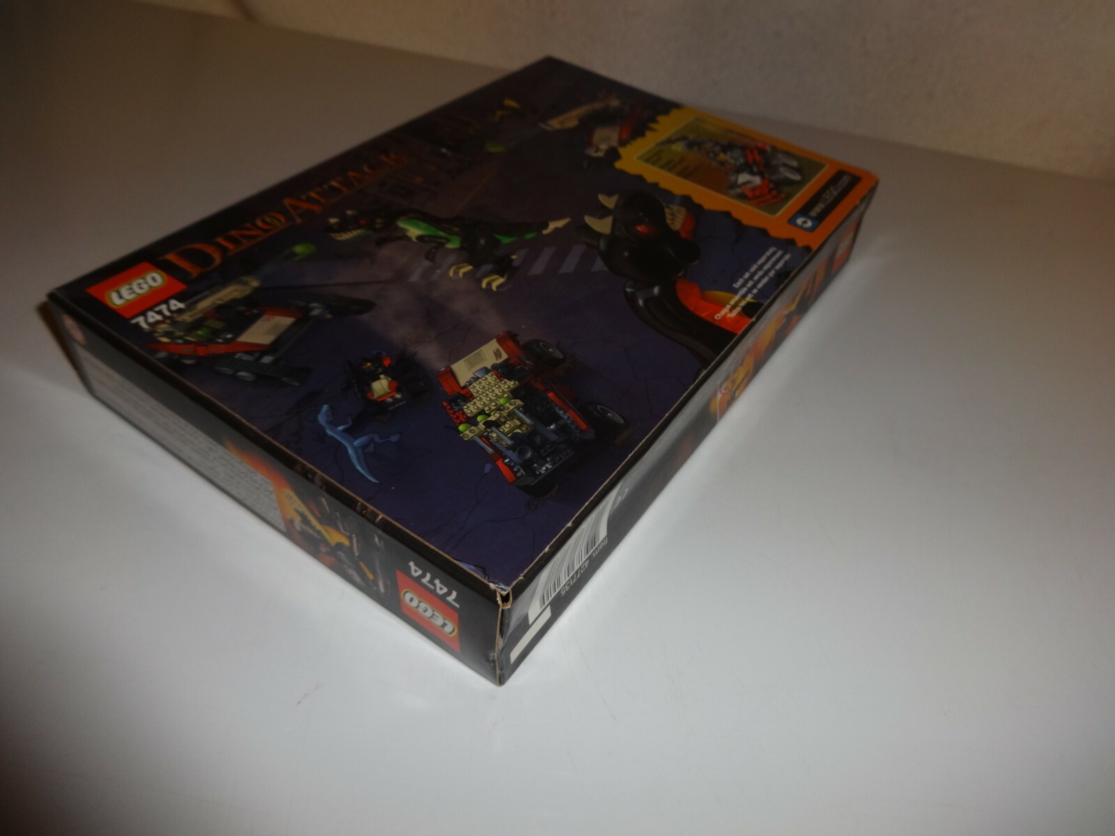 Lego 7474 Dino Attack Urban Avenger vs. Raptor DINOSAURS NEW IN SEALED BOX