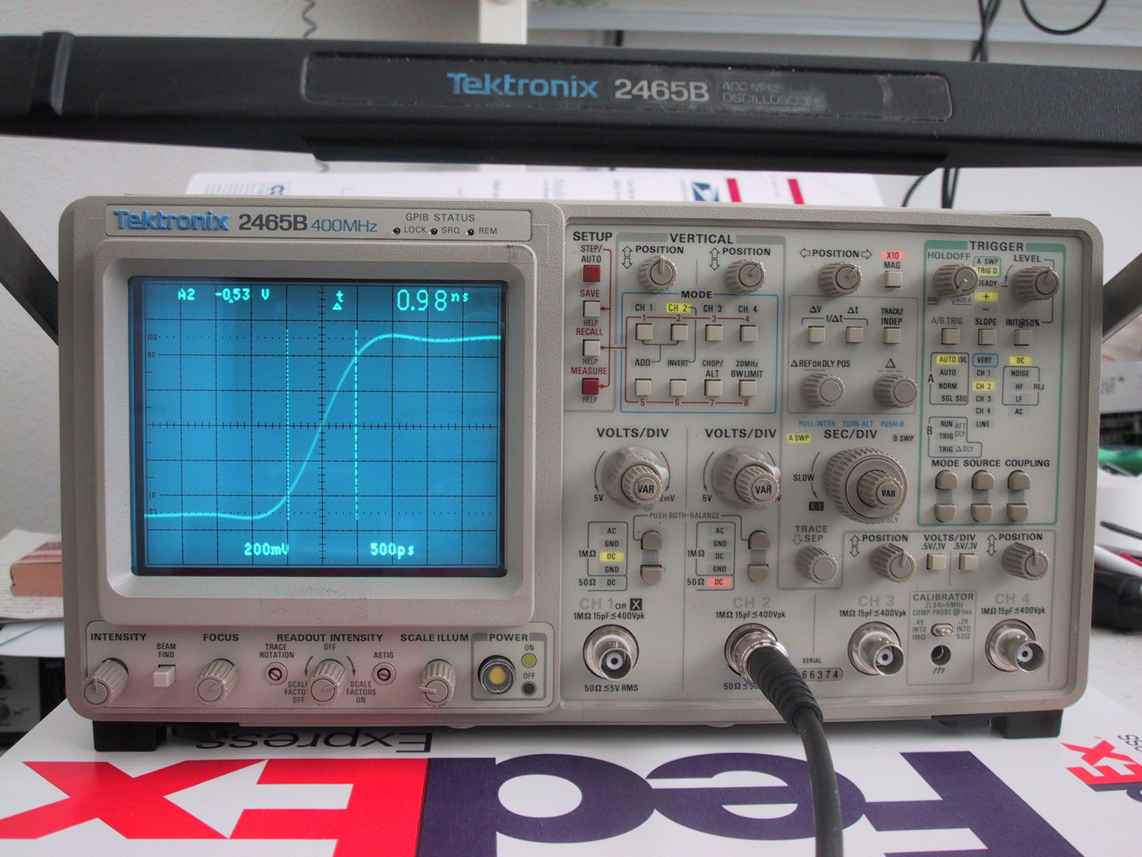TEKTRONIX 2465B 400MHz 4Chan analog OSCILLOSCOPE with a TEKTRONIX 2465B 400MHz 4Chan analog OSCILLOSCOPE with a