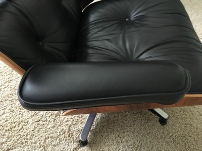 Rare Vintage Herman Miller Classic Eames Lounge Chair with Brazilian Rosewood.